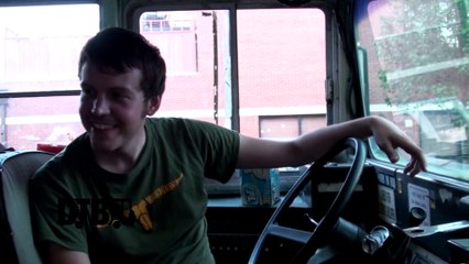 Kiss Kiss - BUS INVADERS (The Lost Episodes) Ep. 48