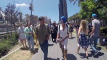 Elle se fait filmer pendant 10h marchant au comic con, habillée en Cosplayer