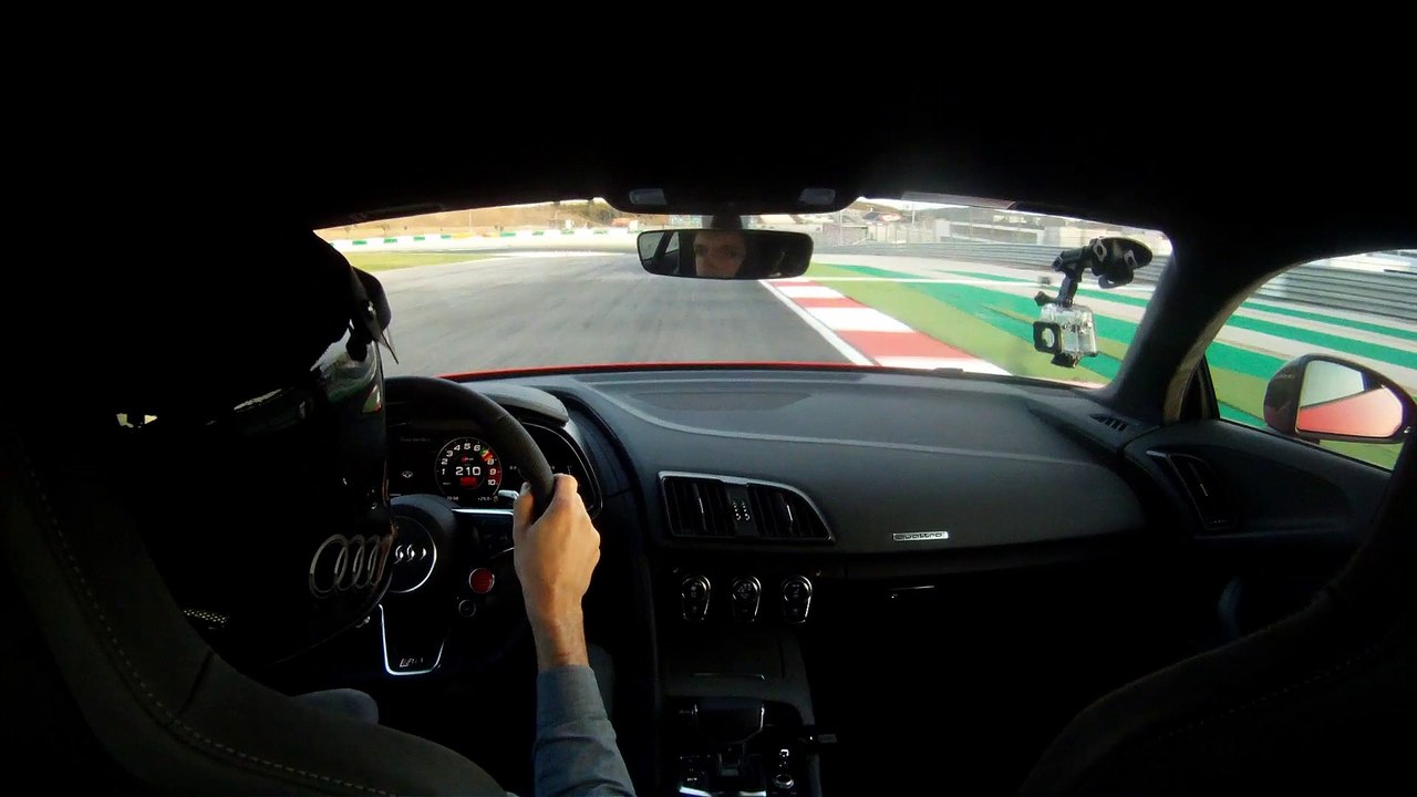 Audi R8 V10 Plus 2015 - Tour du circuit de Portimao en caméra embarquée
