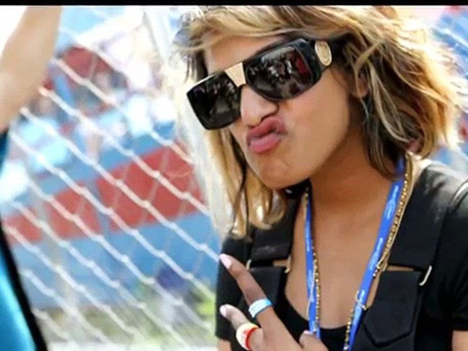 MIA vs Vampire Weekend - A Punk Paper Planes - Sam Flanagan Mash up