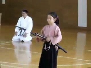 kılıç ve Kesme Ustası Küçük Kız