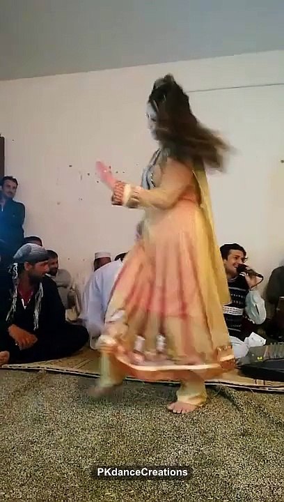 Beautiful Pathan Girl Dancing on Pashto Song