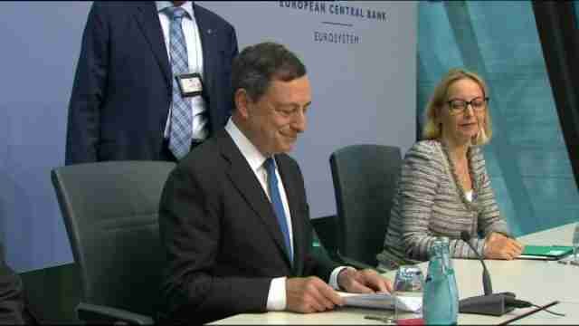 El BCE aumenta los créditos de emergencia para los bancos griegos