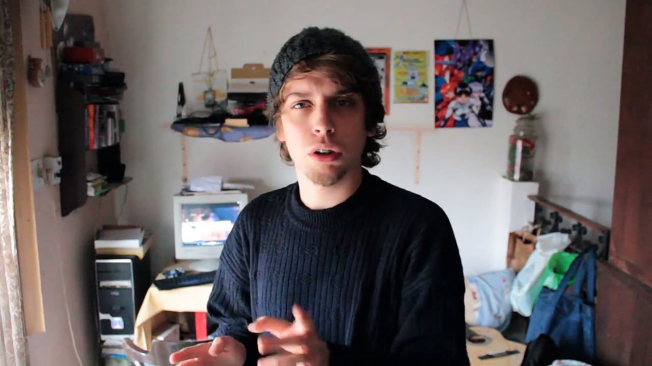 "Se rien de mi por ser diferente, yo me rio de ellos porque son todos iguales" [HD]