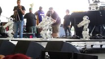 EE - robots dancing (Coachella 2011)