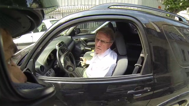 Bernard Kouchner vs Motard (GoPro)