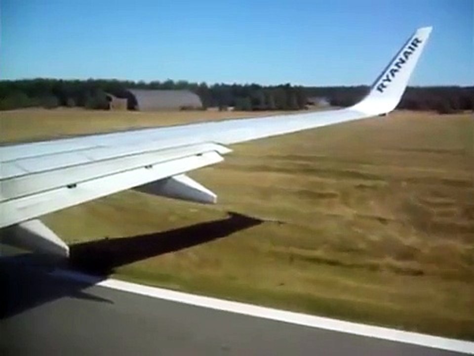 Ryanair 737-800 Takeoff