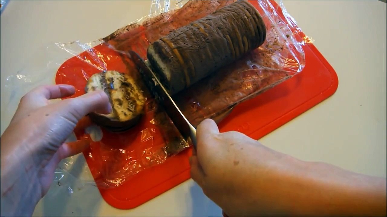 ビスケットでブッシュドノエル*No Bake Christmas Cake (use Biscuit