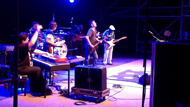 Quinn Sullivan Guitar Solo Rocks Portland Oregon with Buddy Guy and Johnny Lang
