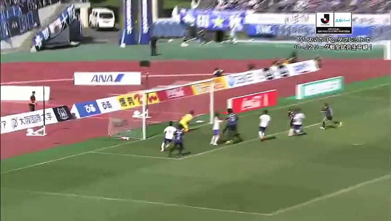 Striker fools keeper