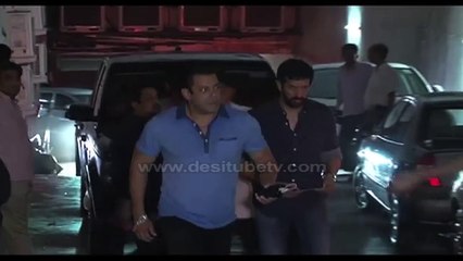 Salman Khan Holds Special Screening Of Bajrangi Bhaijaan For His Parents, Watch Video!