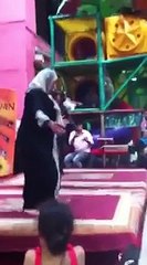 مسرحية العم غافل يرقص على هزي بخصرك هزي مضحكة جداً