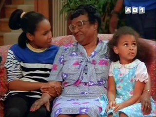 La vie de famille S01 E01 - Devine qui vient diner