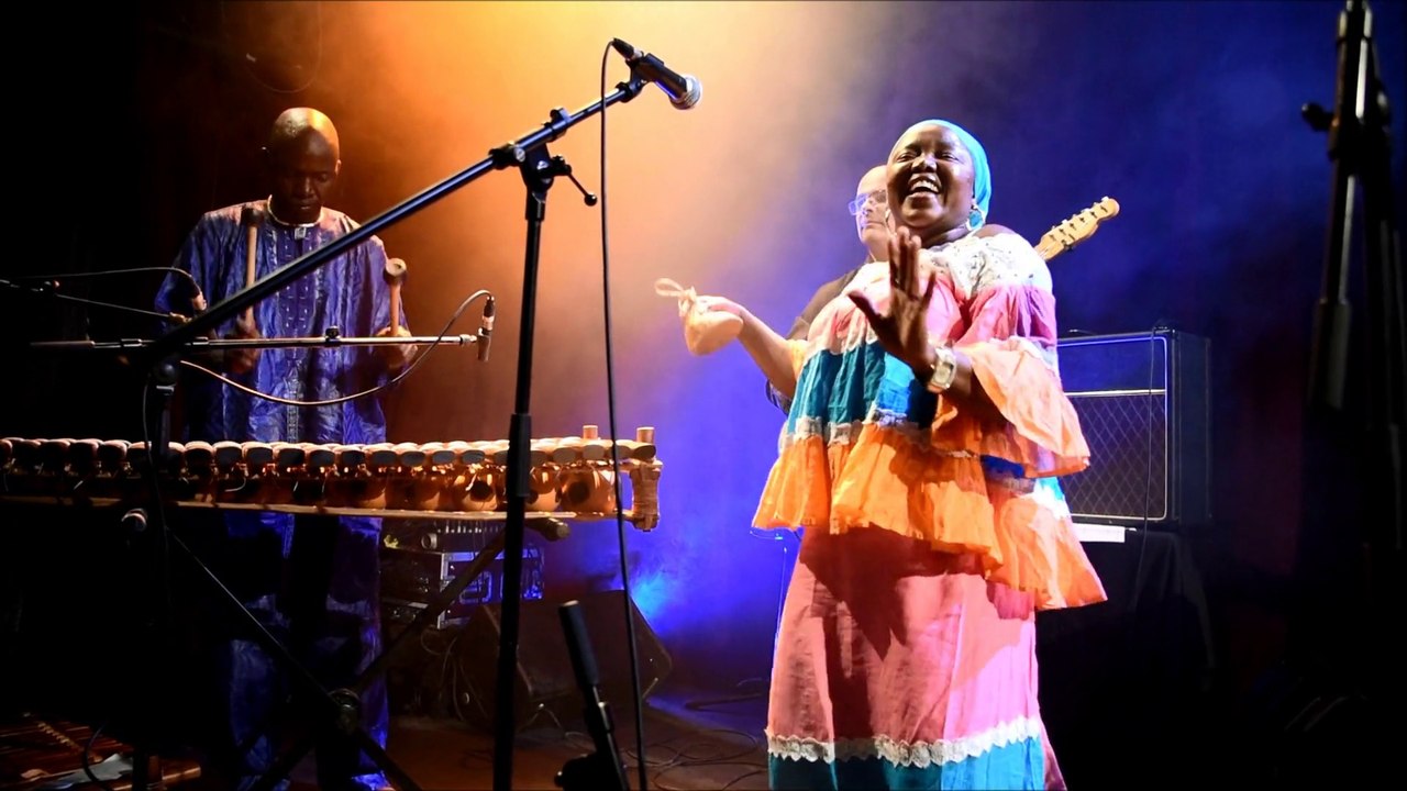 AKALÉ WUBÉ feat. Lansiné Diabaté - Studio de l'ermitage (Paris) - 26 juin 2015