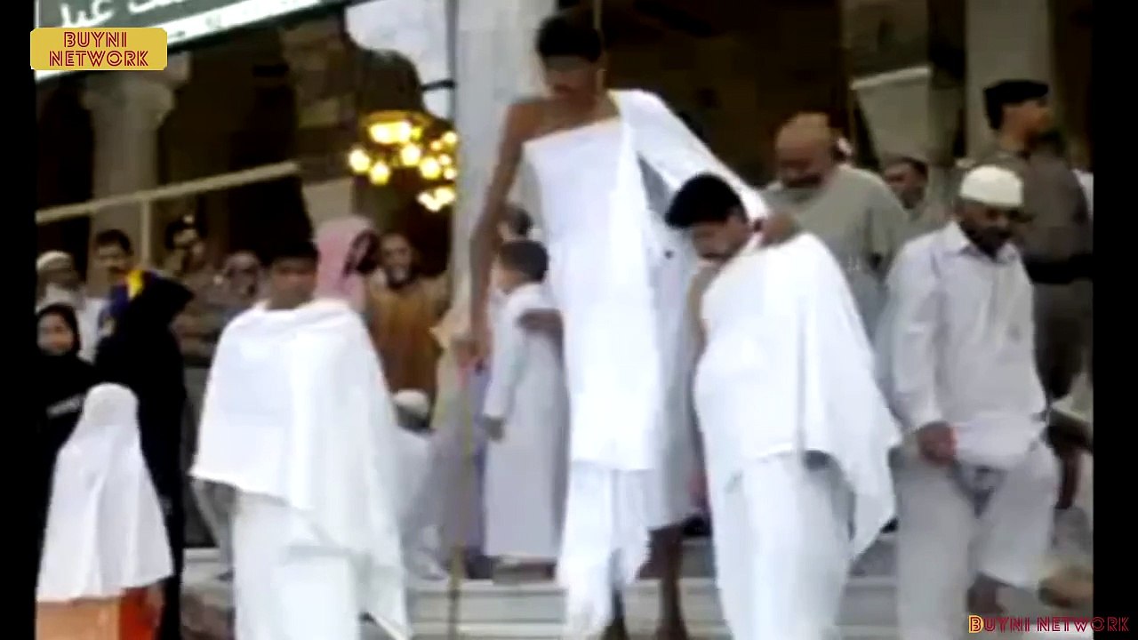 The Man With The Biggest Feet In The World / Ajaz Ahmed / Pakistan