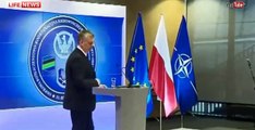 Министр обороны Польши стал звездой Сети, приняв лампу за микрофон