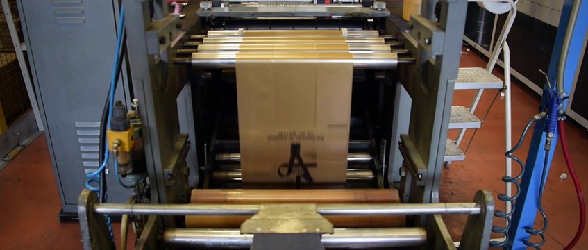 Le façonnage des sacs plastiques à poignées bretelles