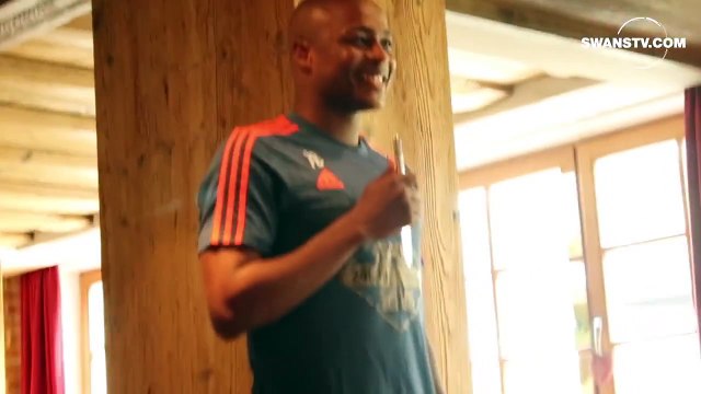 André Ayew bizutage à Swansea