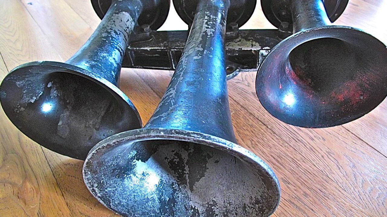 Loud annoying sound of TRAIN HORNS to wake up your friends, I should say ex-friends!