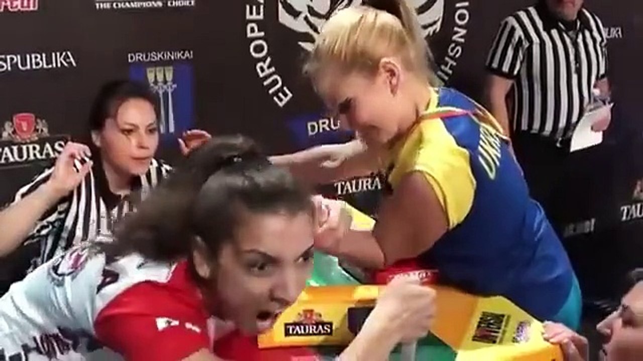 Le bras de fer féminin le plus intense Des furies! Vidéo Dailymotion