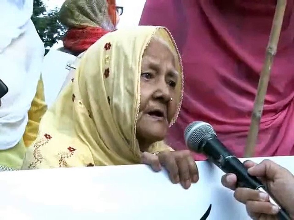 Karachi Pakistan an Old woman Story