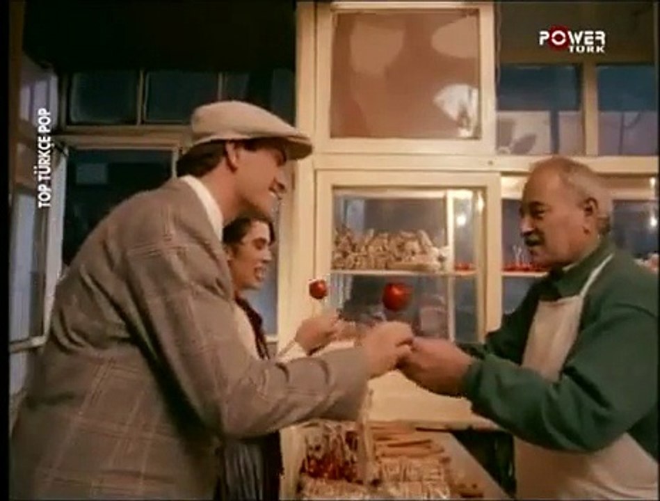 Demet Sağıroğlu - Arnavut Kaldırımı