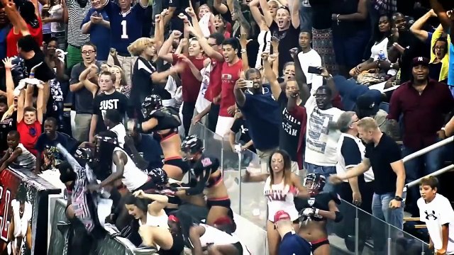 LFL Legends football league GIRLS ATTACK : hits and fights !