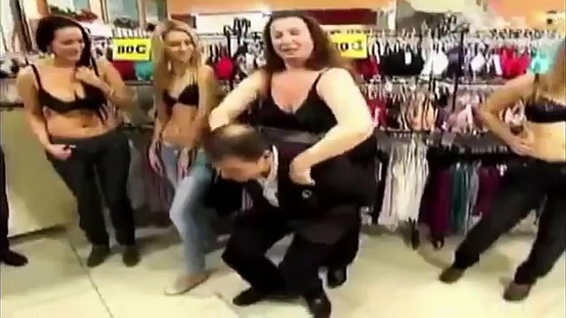 Олег Ляшко привселюдно мацає цицьки