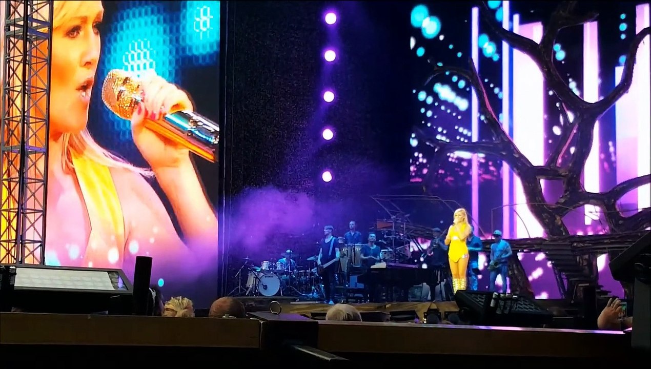 Helene Fischer Dresden Farbenspieltour 2015_________Keiner ist fehlerfrei