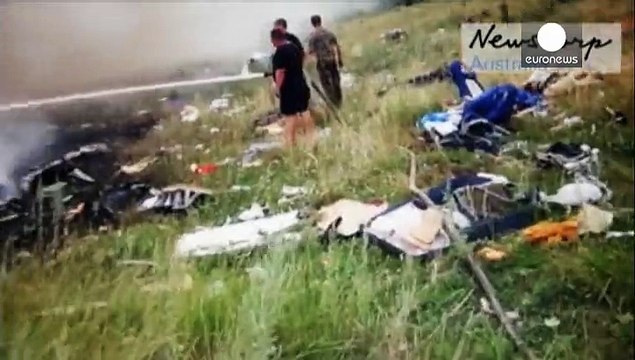 Neues Video aufgetaucht: Pro-russische Separatisten an Absturzstelle von MH17
