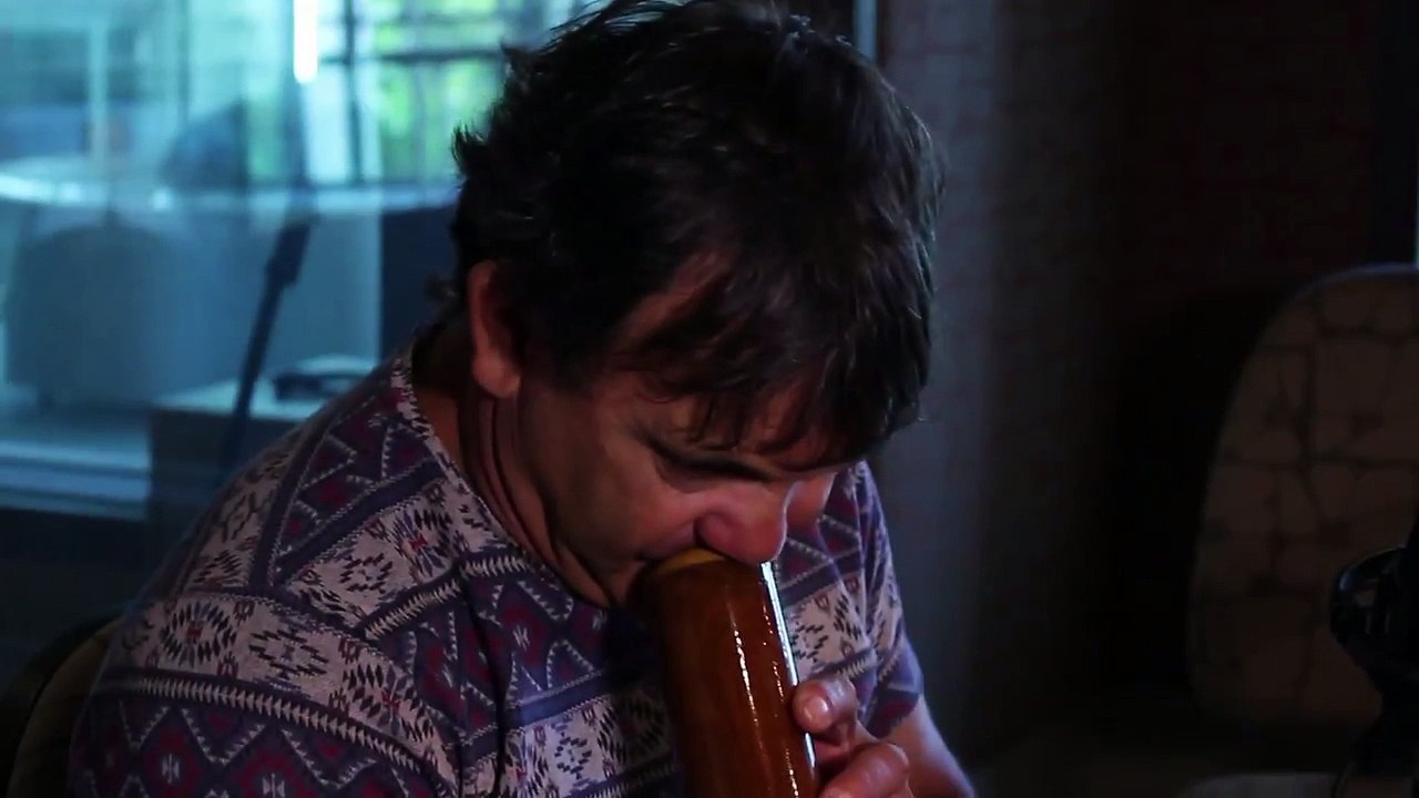 Ron Murray - Didgeridoo player live in studio