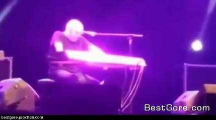 Italian Singer Giuseppe Mango Dies While Performing Live on Stage