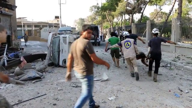 Syrie: images de la chute d'un baril d'explosifs à Alep