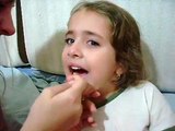 LARISSA FERREIRA ARRANCANDO O DENTE 2.AVI