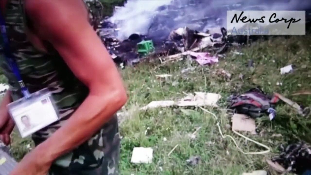 Mh17-video zeigt separatisten in rauchenden trümmern