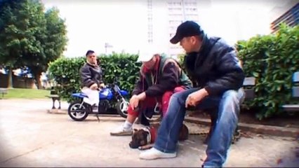 Kaïra Shopping - La fausse carte de police