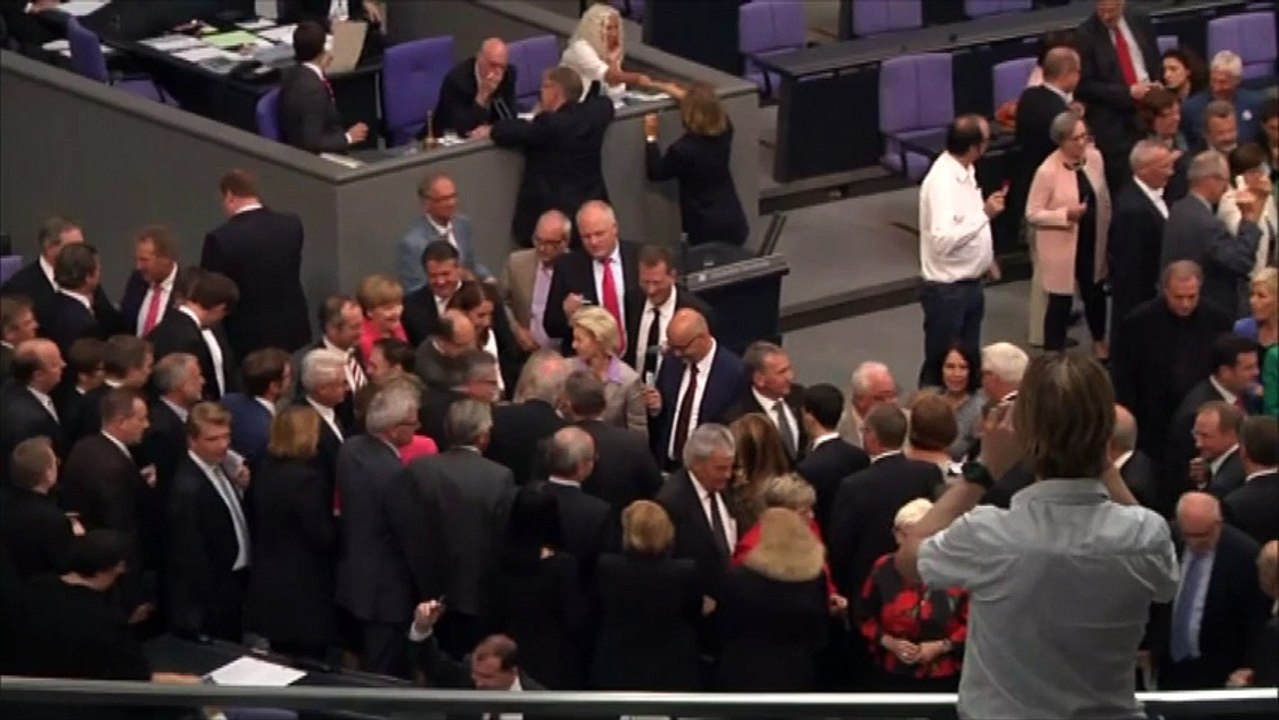 Les députés allemands approuvent le nouveau plan d'aide à la Grèce