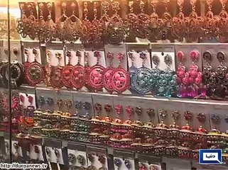 Dunya News - Multan: Women purchase matching jewelry for Eid
