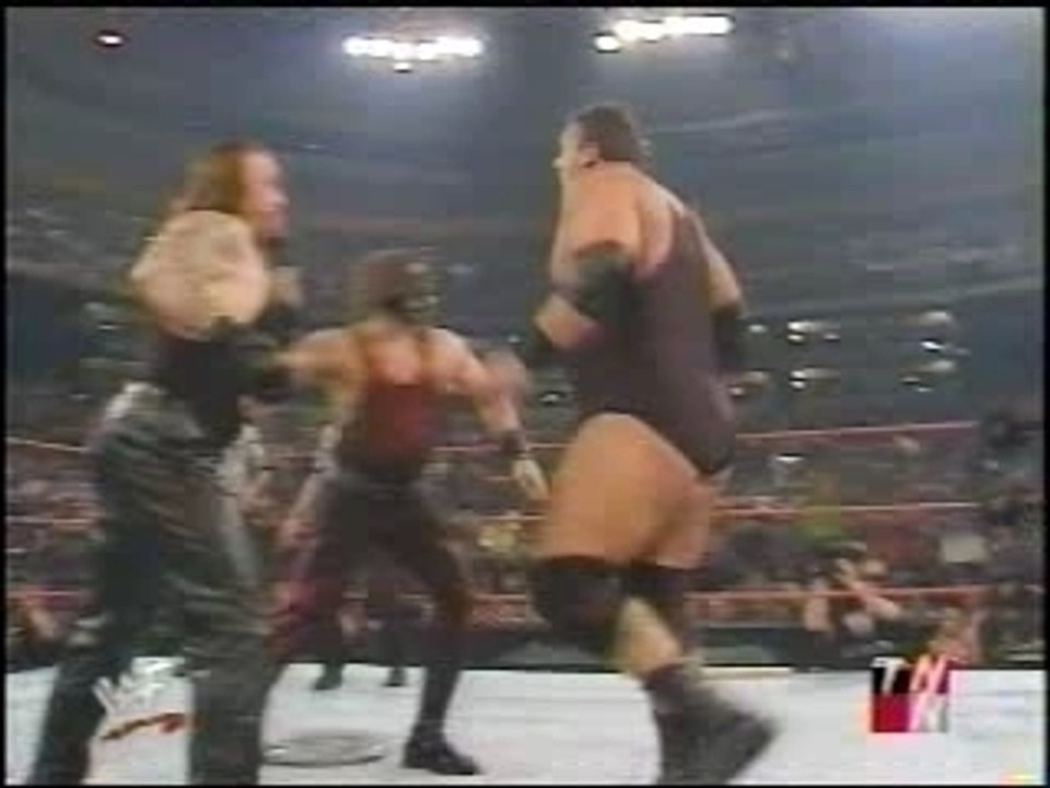 Kane & Undertaker Chokeslam Big Show