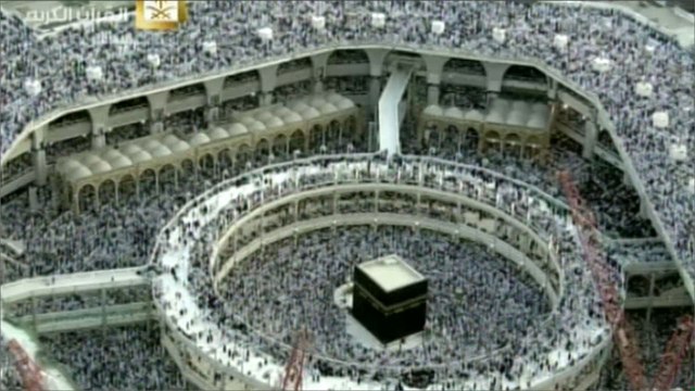 المسلمون يحتفلون بأول أيام عيد الفطر