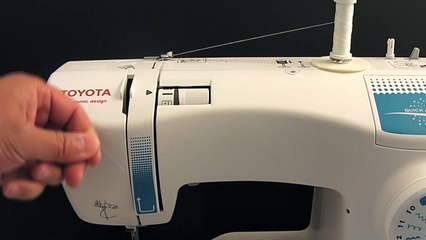 Enfilage supérieur avec une machine a coudre Toyota séries SP10-SP20