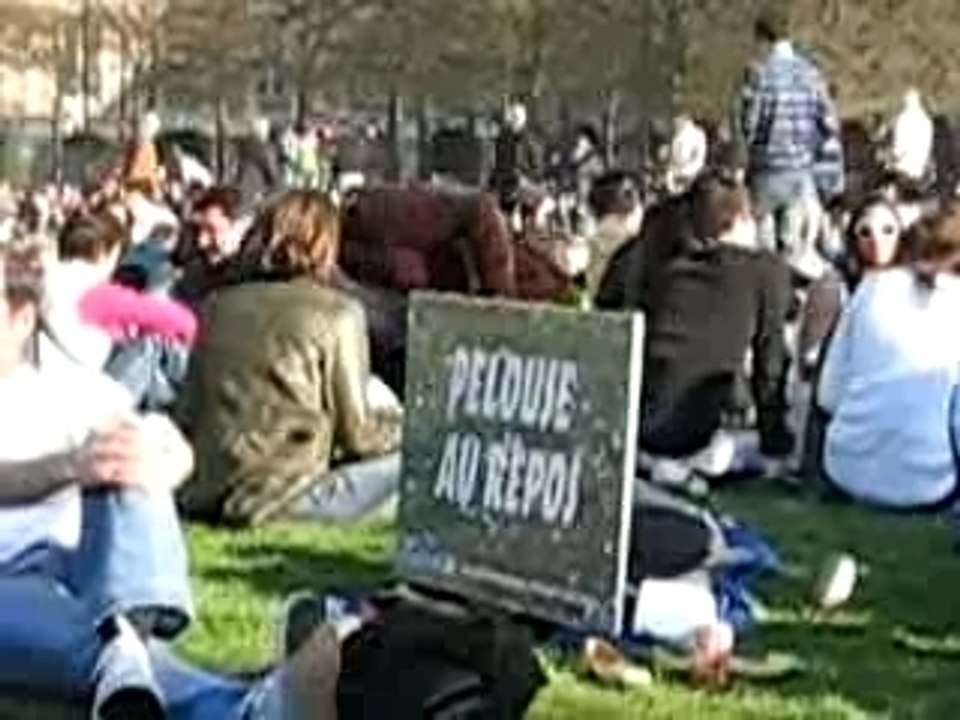 Pelouse cherchant repos...