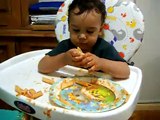 bebe comiendo fideos /Matias baby eating spaghetti