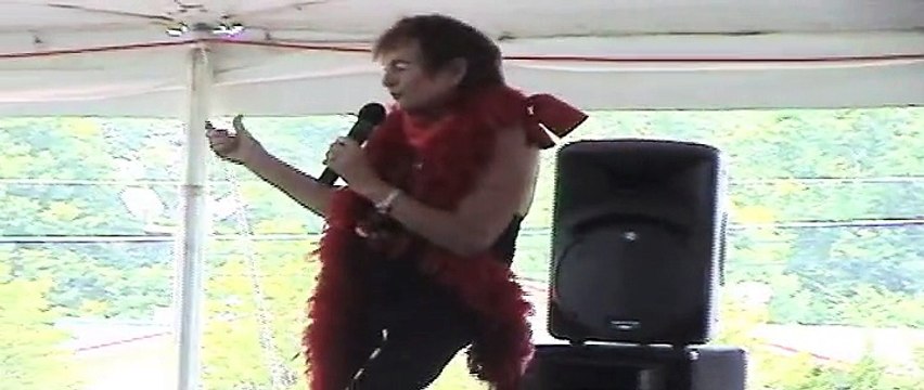 Jan macDonald sings 'Return To Sender' Elvis Week 2005