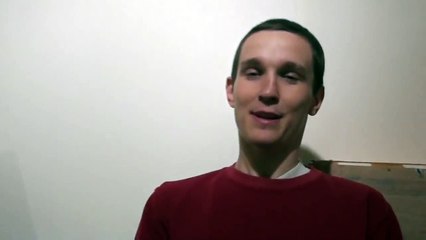 Aleš předvádí, jak by mluvil, kdyby neměl autismus