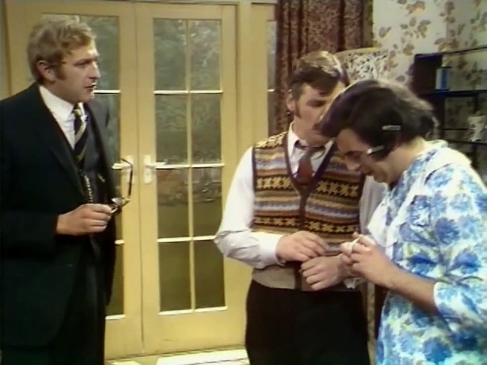 Monty Python - CONFUSE A CAT - 720p HD
