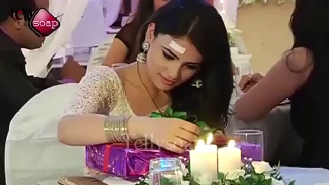 Ishani Ko Diya Ranvir Ne Tohfa Jisse Ishani Ki Khushi Hue Dugni - 18 July 2015 - Meri Aashiqui Tumse Hi