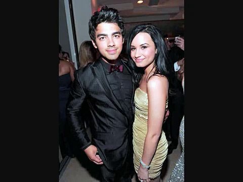 Demi Lovato ft Joe Jonas - Wouldn't Change A Thing Lyrics