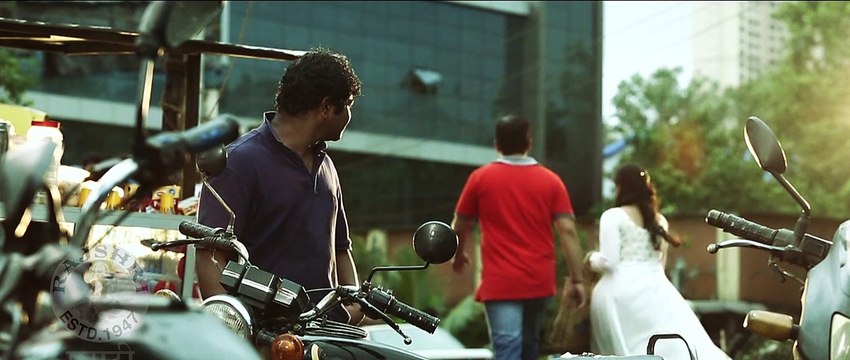 Bioscope - Marathi Movie Review - Ravi Jadhav, Spruha Joshi, Veena Jamkar & Many More