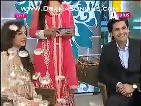 Romantic Moments of Sarwat Gillani & Fahad Mirza In Live Show
